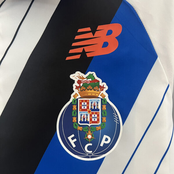 24/25 Porto double-faced windbreaker (blue and white)