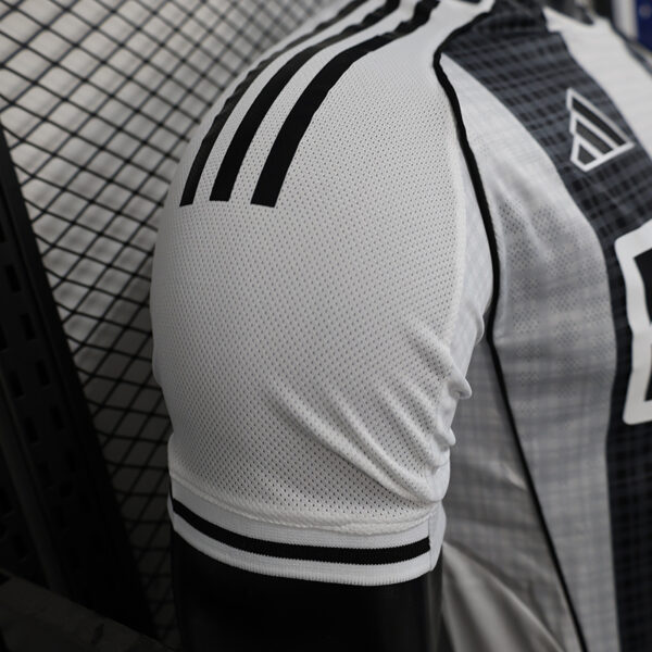 25/26 Newcastle United Home Player